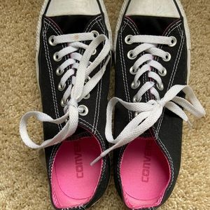 Lightly used black low top converse women’s